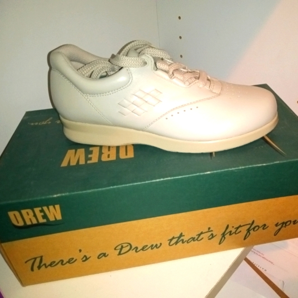 Drew Parade II Women's Walking Shoes Bone Leather 5M